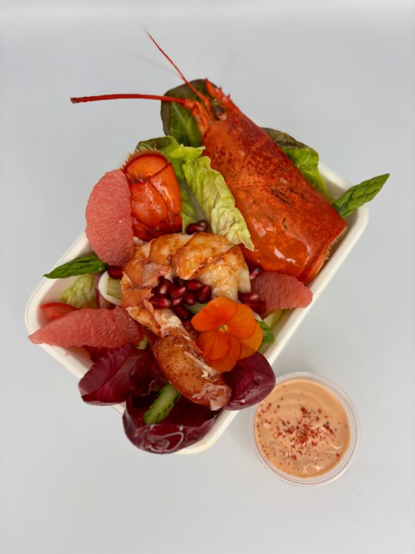 Salade de 1/2 homard cœur de sucrine sauce cocktail (2 parts min)